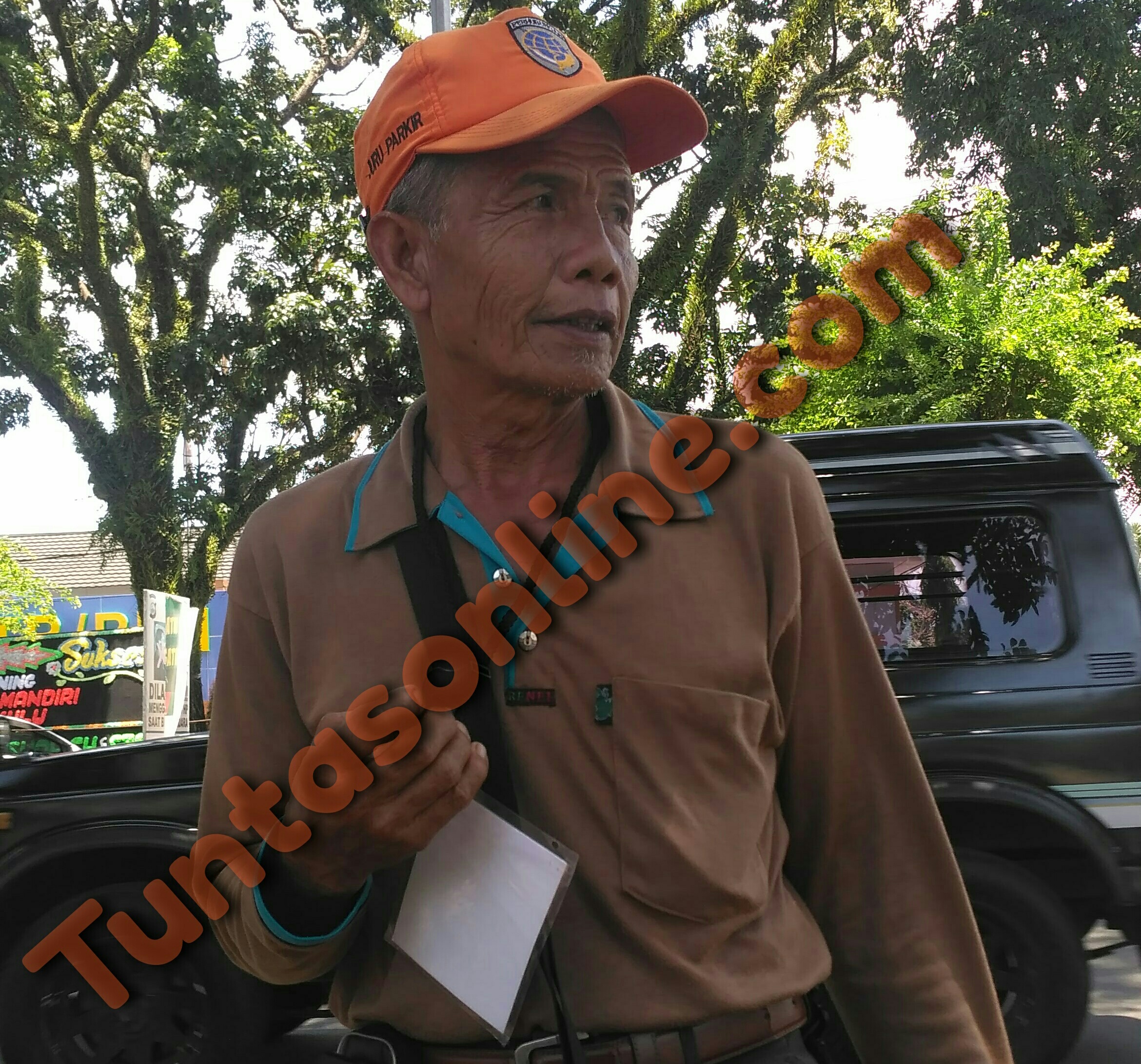 Salah Satu Juru Parkir Kota Bengkulu