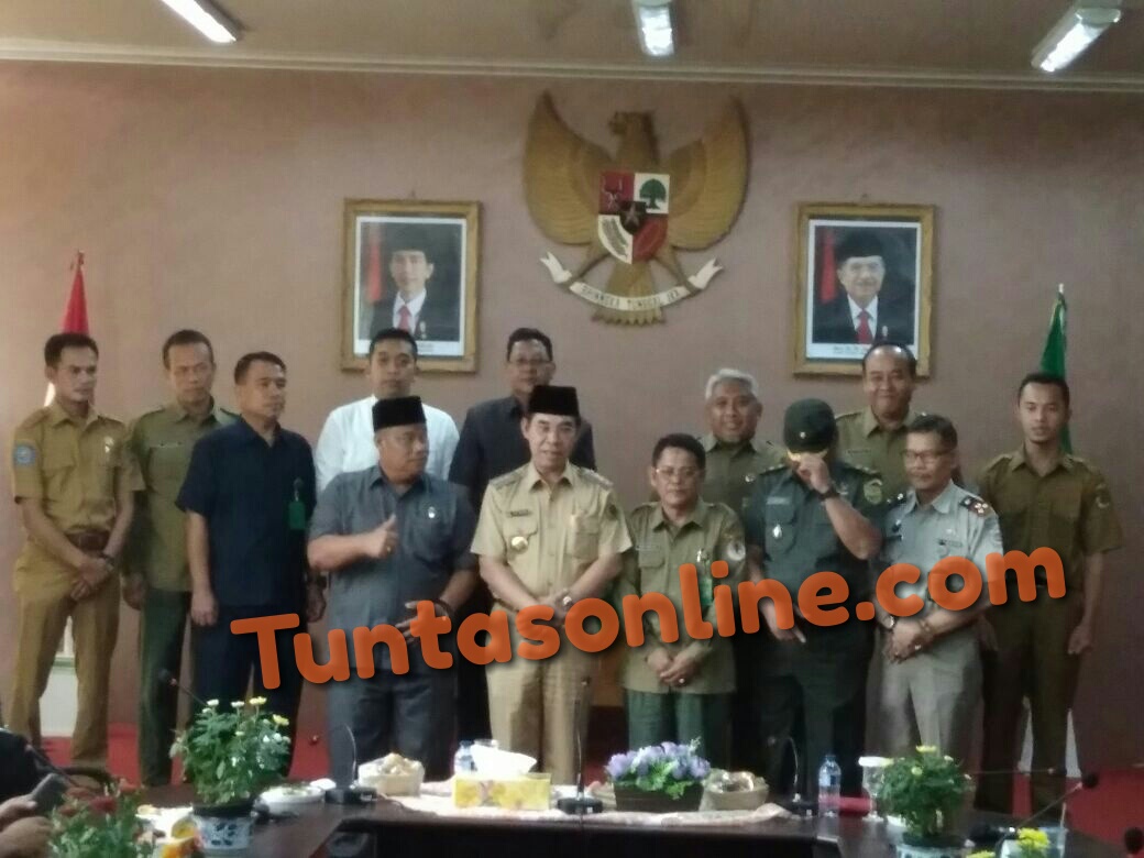 Bupati Rejang Lebong Foto Bersama dengan Jajaran BKPSDM