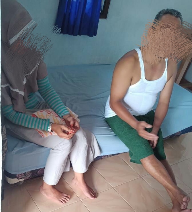 Oknum Lurah Anggut tampak Seorang Wanita