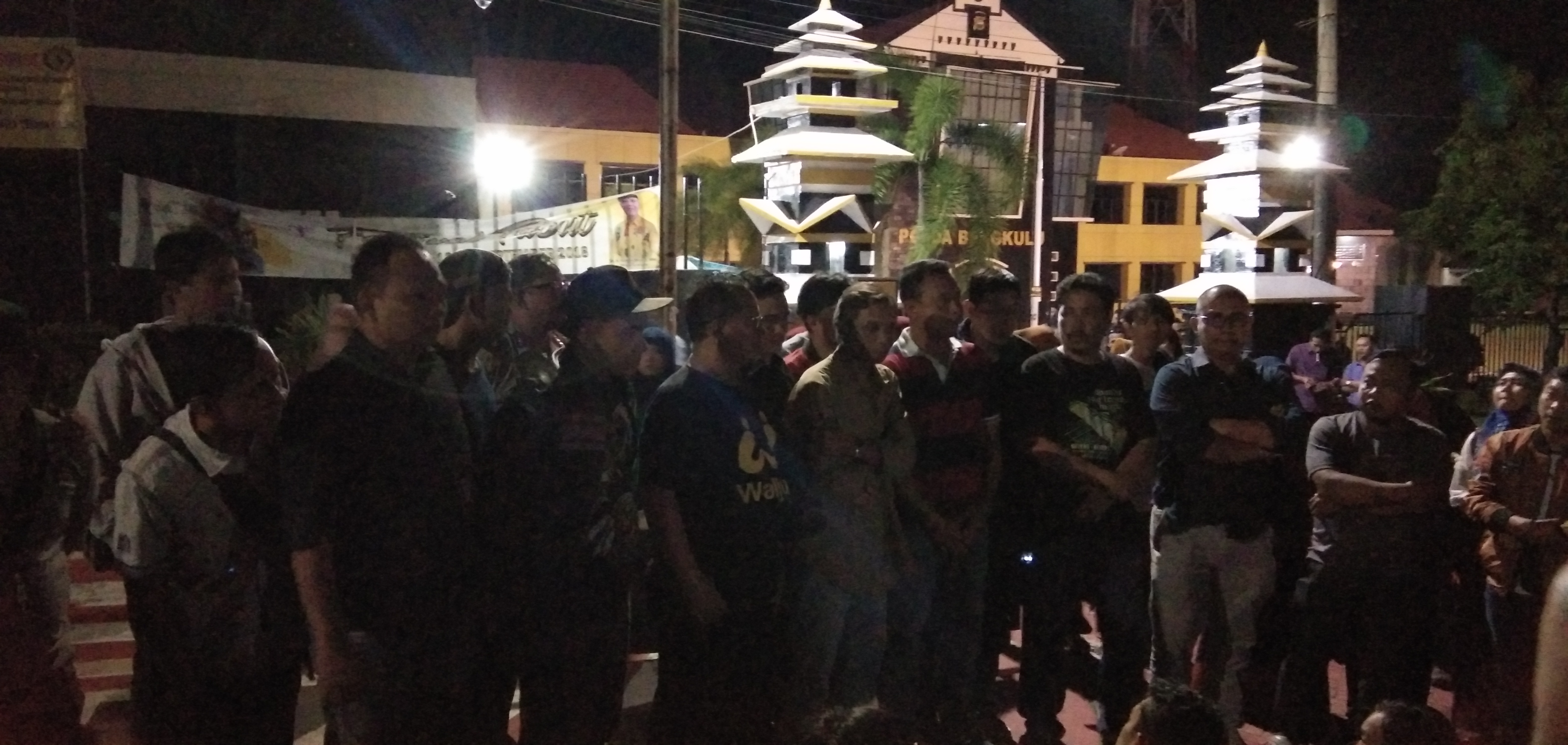 Ketua Kahmi dan Kapores Bengkulu saat menemui Peserta Aksi Solidaritas HMI