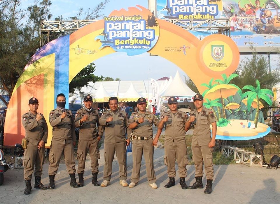 Satpol PP Turut Sukseskan Festival Pesisir Pantai Panjang