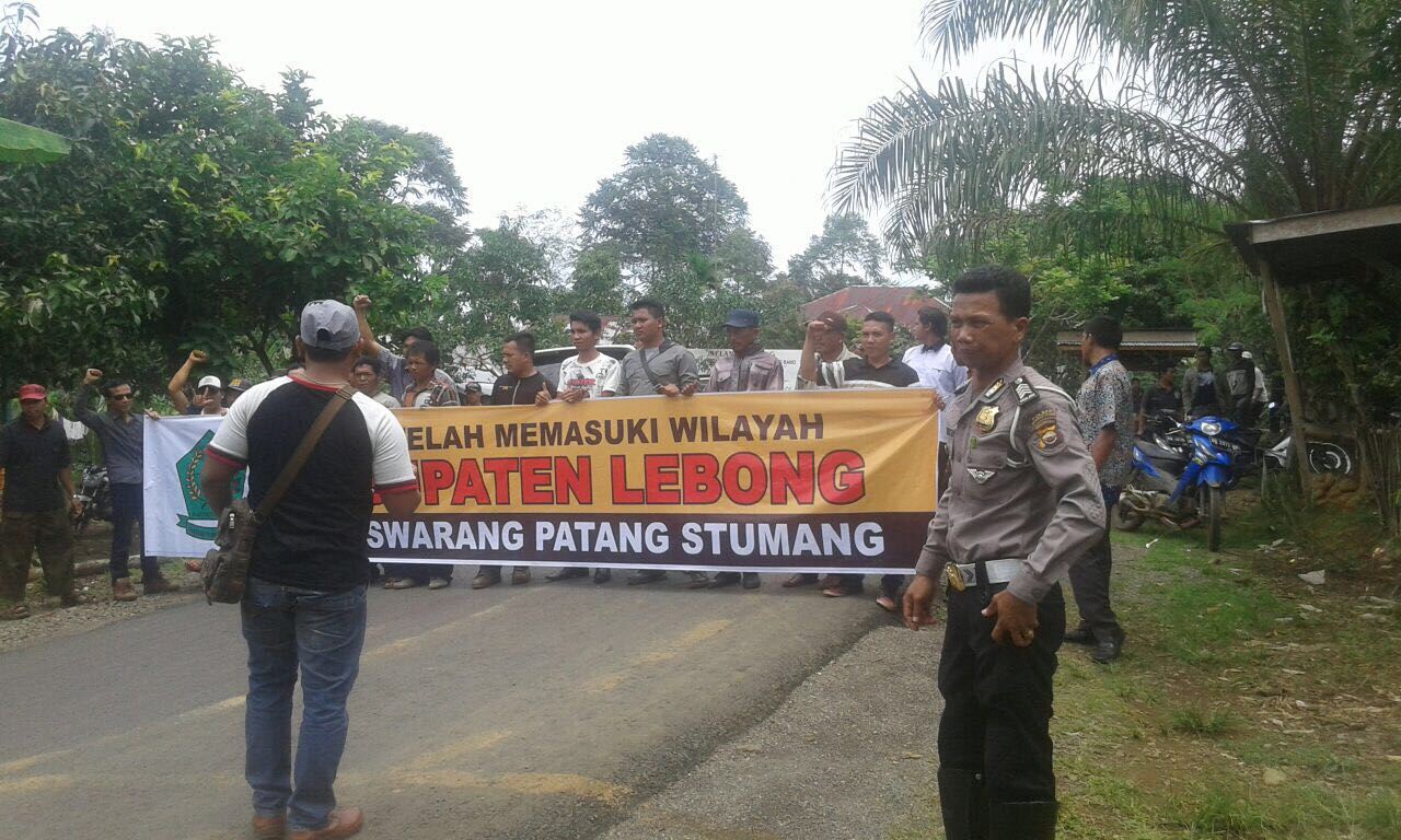Permasalahan Tapal Batas Semakin Memanas, Warga Memblokade Jalan