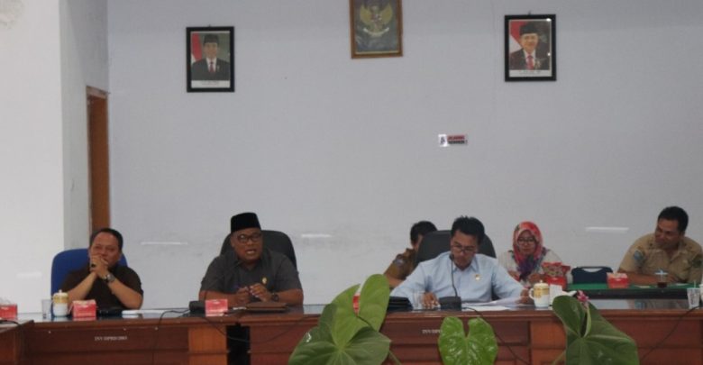 Ketua DPRD, M Ali, Wakil Ketua II, Yurizal dalam hearing yang dipimpin ketua Komisi III DPRD Kabupaten Rejang Lebong Mahdi Husen, Senin (5/3/2018)