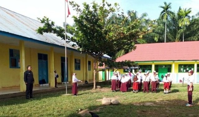 Ketua DPRD Benteng menjadi Inspektur Upacara