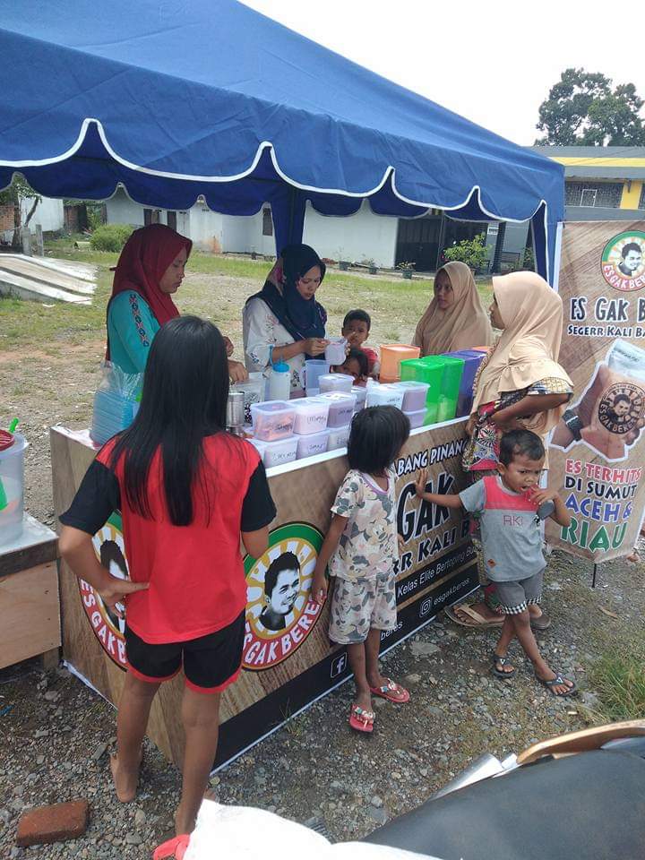Es Gak Beres Pinang Lombang Diserbu Pelanggan