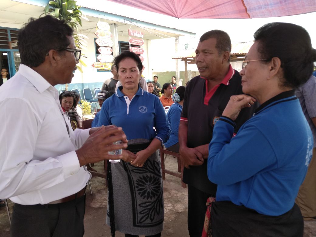 kepala sekolah dan ketua yayasan SOLAGRATIA