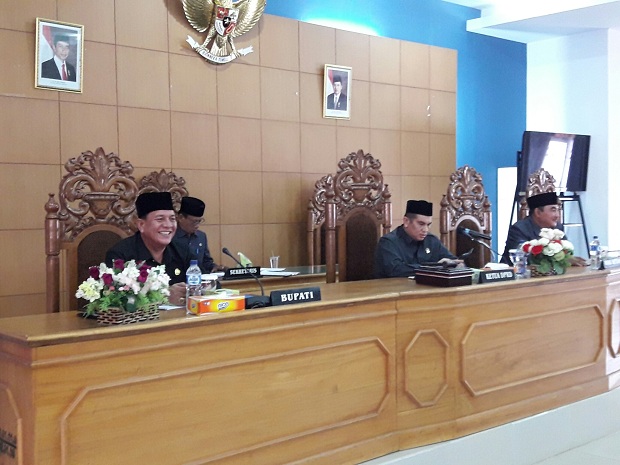 Ketua DPRD BU Aliantor memimpin Rapat serta di Hadiri Sekda