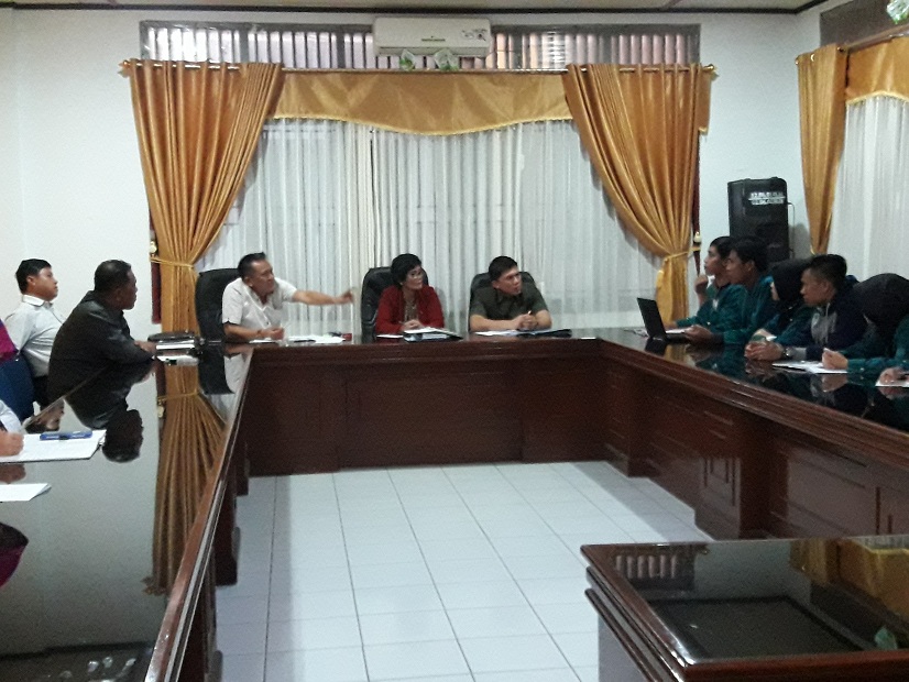 Ketua Komisi I DPRD Bengkulu Utara Fitra Martin menyerap aspirasi mahasiswa Unras