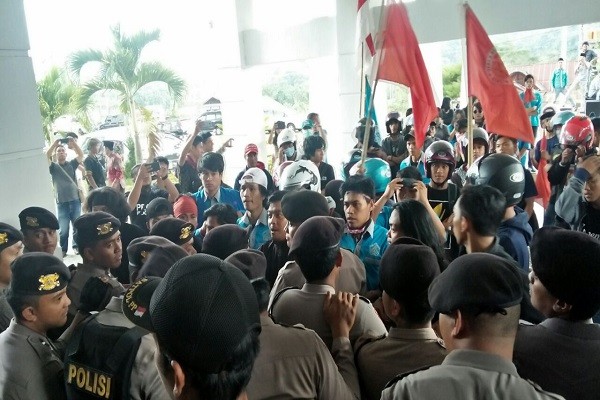 Demo yang berlangsung berakhir Ricuh