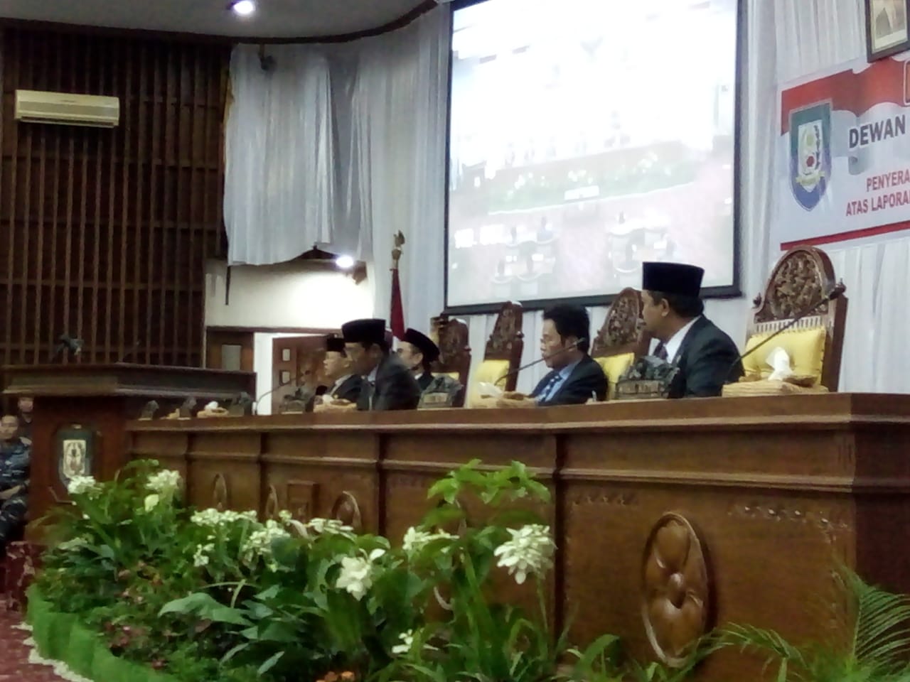 Rapar paripurna dipimpin langsung oleh Ketua DPRD Ihsan Fajri