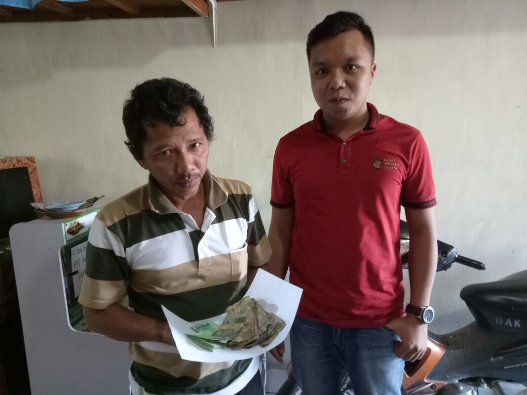 Tersangka yang diamankan bersama dengan barang bukti