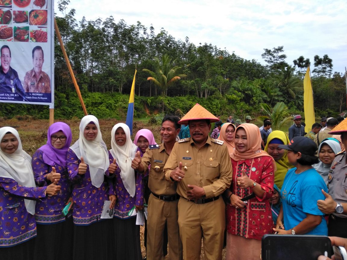Tampak Bupati BU Ir.Mian Menghadiri Panen Raya