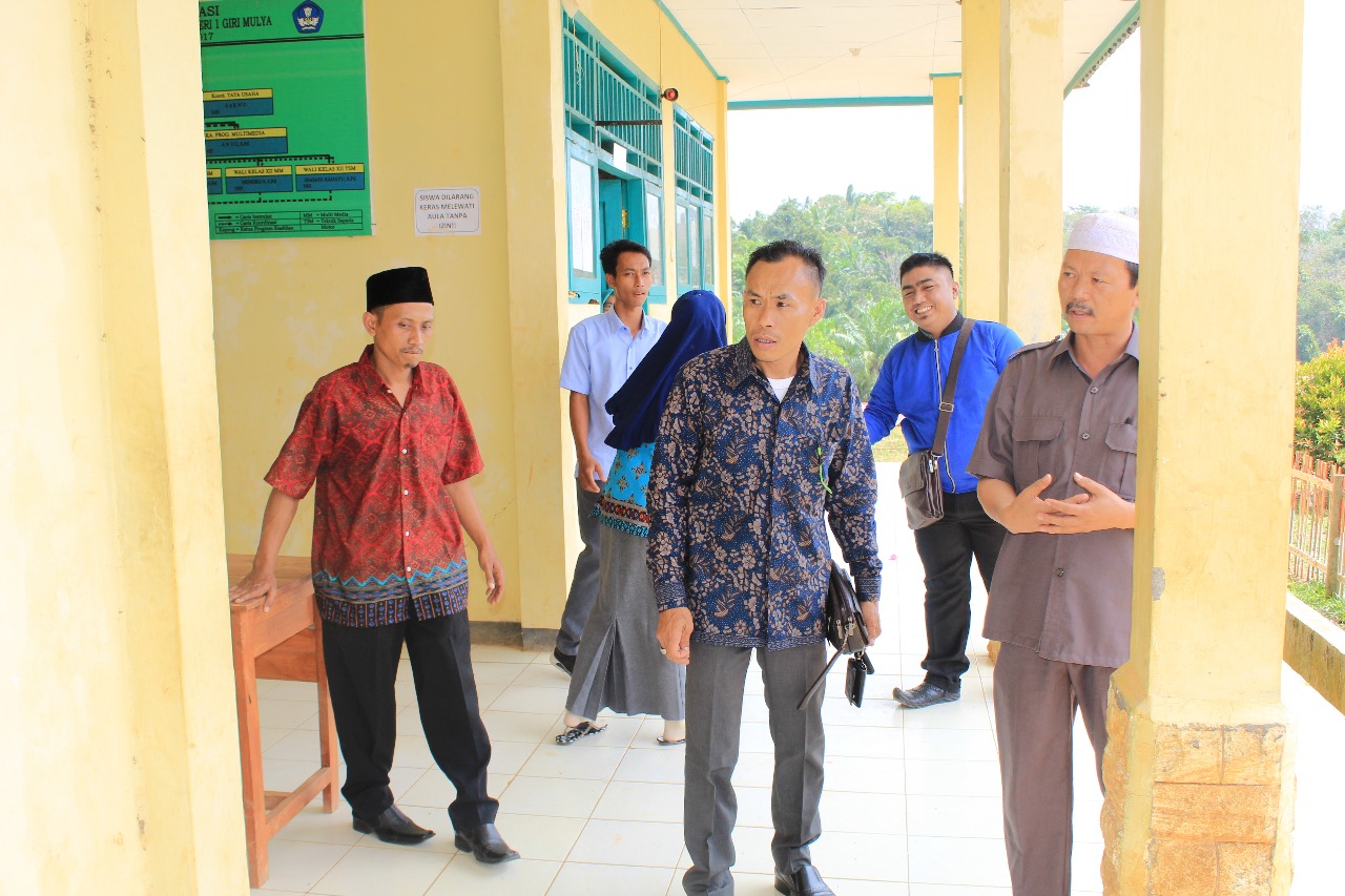 Meninjau
