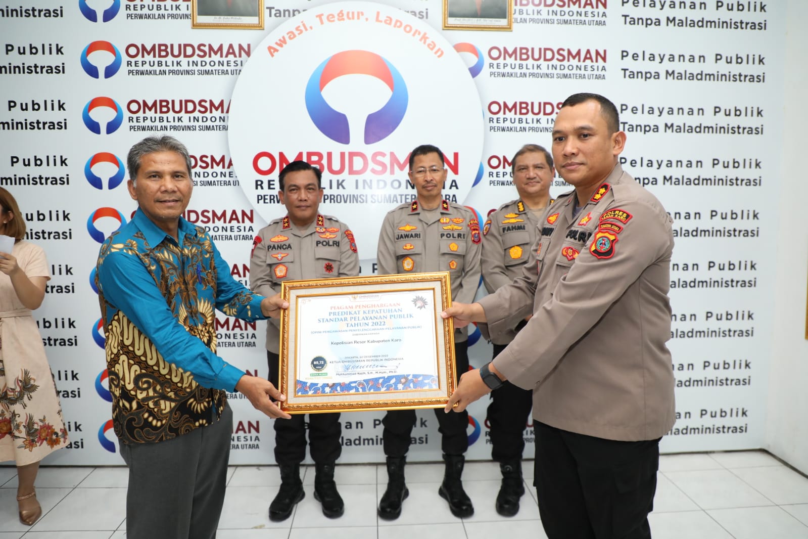 Kapolres Tanah Karo Terima Penghargaan Kepatuhan Standar Pelayanan Publik Ombudsman RI (Foto/Wan)