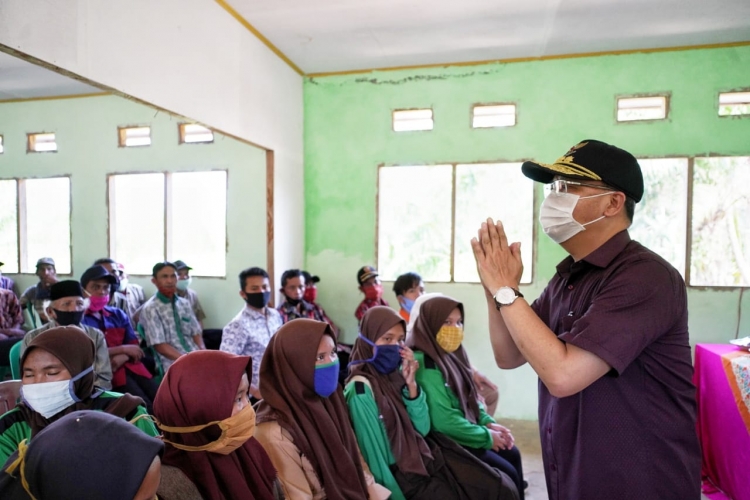 Ucapan Terima Kasih Kunjungan Rohidin ke SMK Putra Nusantara Dibalas Doa oleh Masyarakat