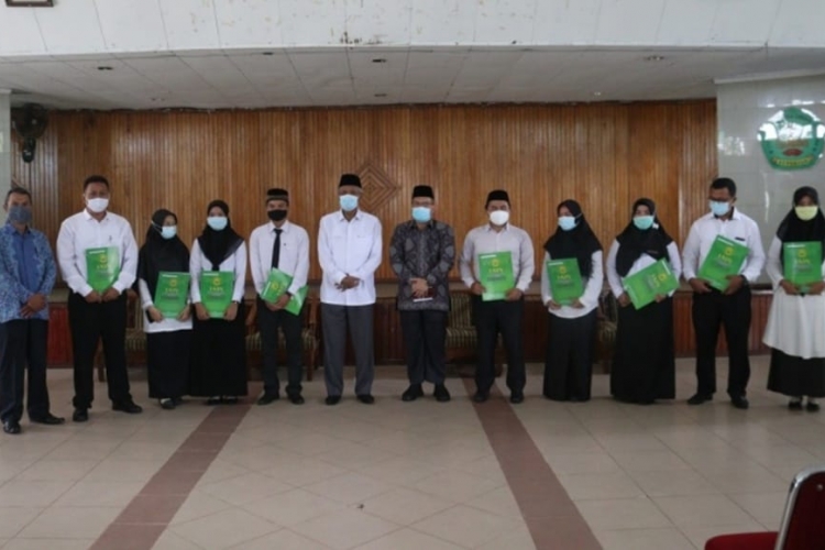 Rektor IAIN Serahkan 35 SK CPNS Untuk Tenaga Dosen Baru