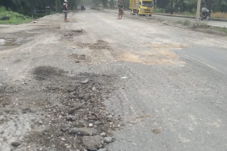 Kualitas Pengerjaan Jalinsum di Labuhanbatu Jadi Sorotan Dapat Perawatan Namun Rusak Lagi