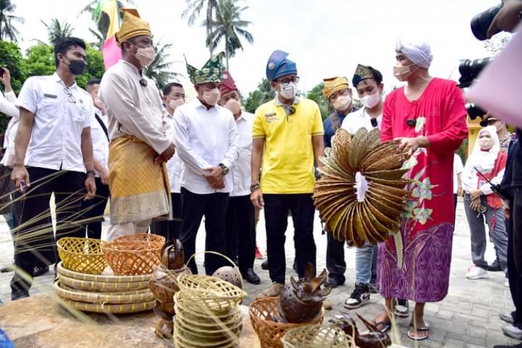 Menparekraf Sandi Kunjungi Desa Wisata Paloh Naga
