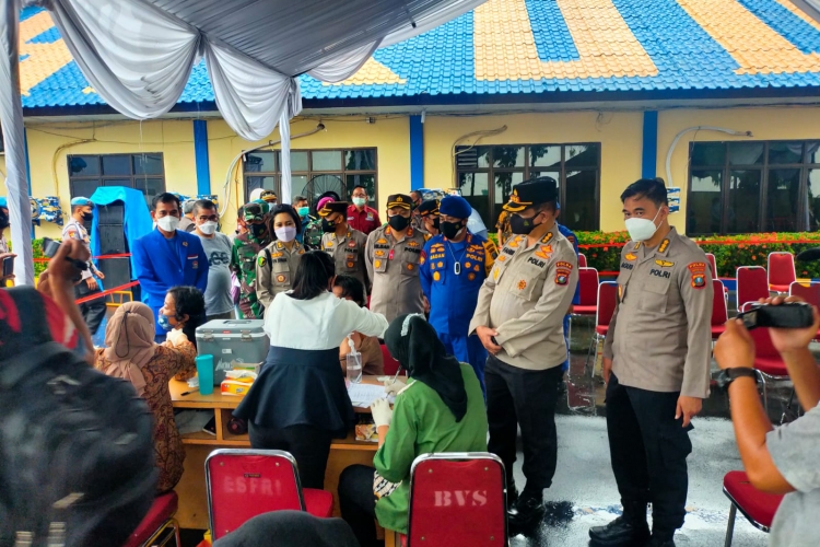 Polda Sumut Bagikan 1000 Vaksin ke Warga