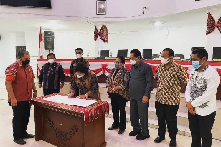 Bupati Karo Tandatangani Tiga Perda