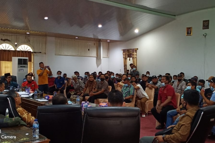 Tuntunan Belum Dipenuhi Warga Prambatan Abab Akan Stop Operasi PT Titan