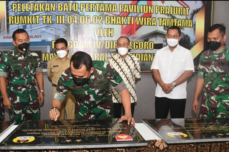 Pangdam IV/ Diponegoro Lakukan Peletakan Batu Pertama Pembangunan Paviliun Prajurit