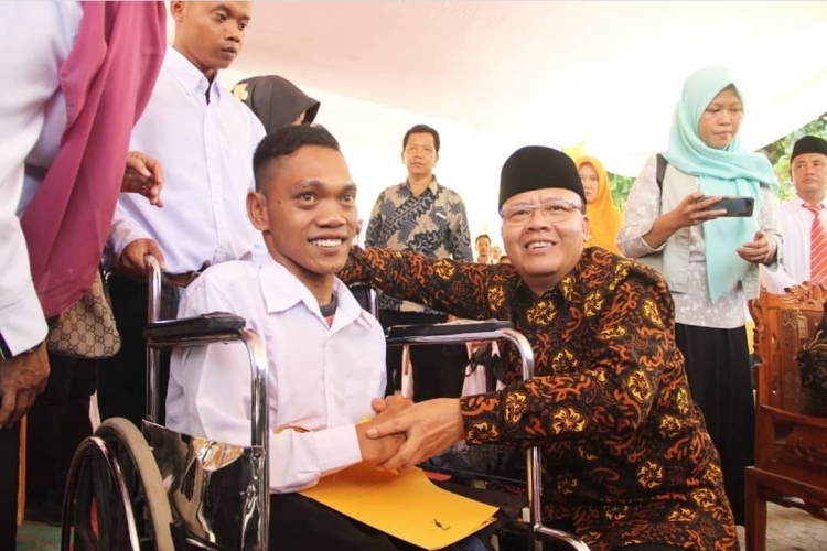 Gubernur Rohidin Usul Tenaga Honorer Diangkat Jadi PNS