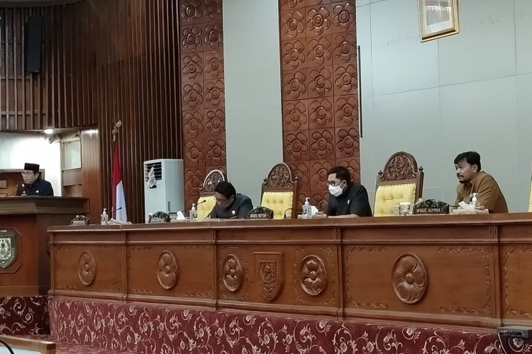 Gubernur Sampaikan Pandangan Terhadap Perda Inisiatif DPRD