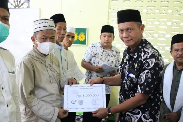 Bupati Labuhanbatu Ikuti Safari Ramadhan dan Serahkan Bantuan untuk Silaturahmi