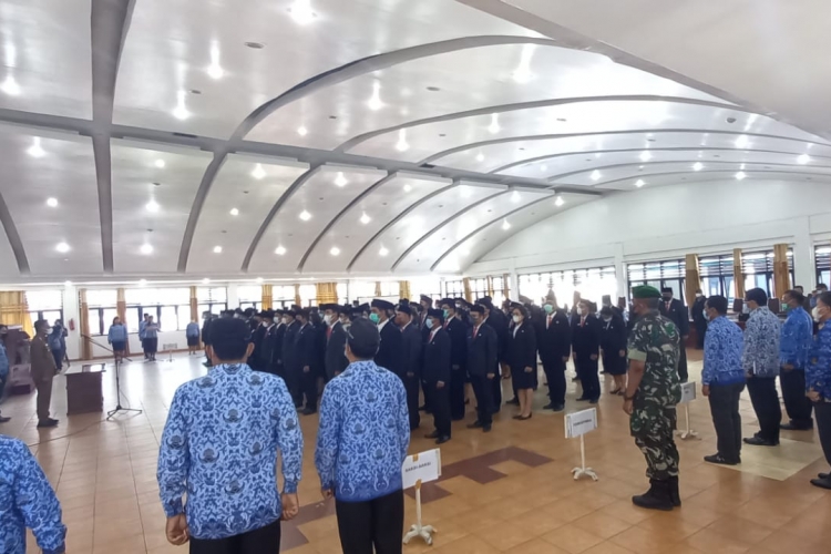 Wabup Karo Lantik dan Kukuhkan Pejabat Administrator