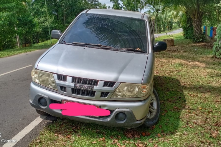 Mini Bus Panter PZ Rusak Ditinggal Pengemudinya di Jalan Komperta Pendopo