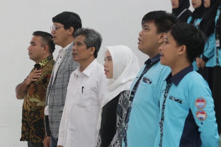 Turut Hadir Dekan Fakultas Tarbiyah dan Tadris, Dr. Mus Mulyadi, M.Ag, Wakil Dekan III, Dr. Irwan Satria, M,Ag, Koordinator Prodi Tadris Bahasa Inggris, Feny Martina, S.Pd, Fonder ESCO Tahun 2009 M. Arif Rahman Hakim, P. hD, Domisioner ESCO 2019 Septian Nur Aryarti, S.Pd, UKM, UKK Ormawa beserta Mahasiswa Tadris Bahasa Inggris Semester 2-4 yang berjumlah 117 peserta