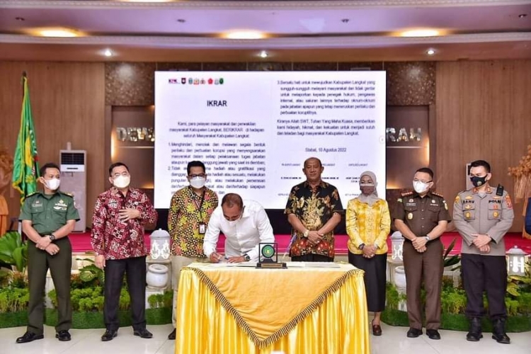 Gubernur Edy Rahmayadi saat mengikuti kegiatan Rapat Koordinasi (Rakor) Pencegahan dan Pemberantasan Korupsi