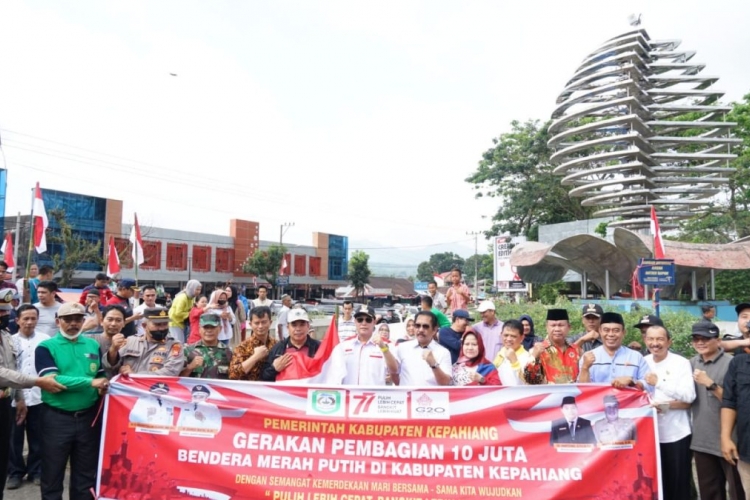 pembagian 5000 bendera merah putih daerah kepahiang ( Foto : MC Kepahiang )
