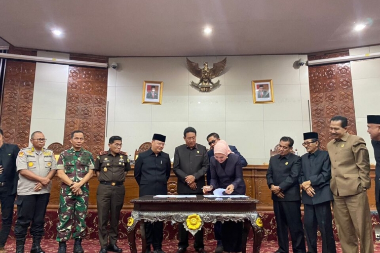 DPRD Provinsi Setujui Pertanggungjawaban APBD 2021 Jadi Perda