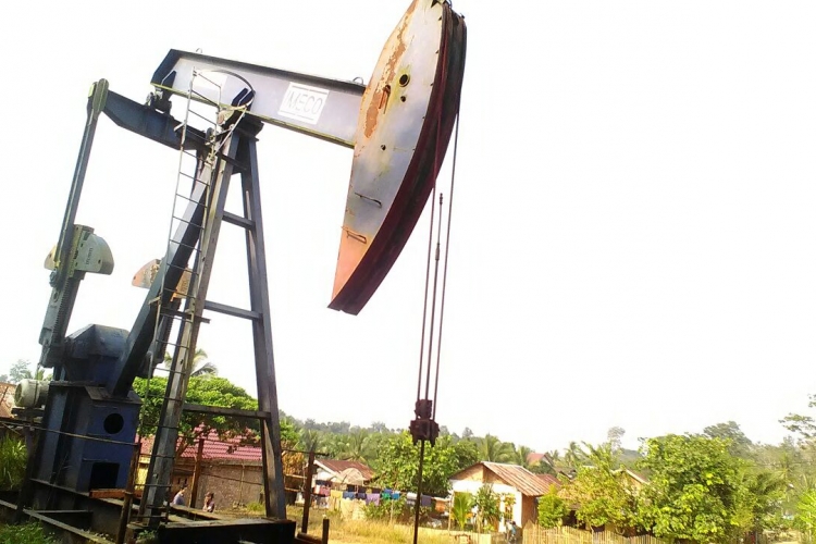 PT Santika Pendopo Energi yang bergerak di bidang produksi migas