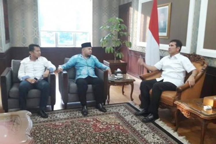 Walikota Bengkulu H. Helmi Hasan didampingi Kepala BKD Kota Bengkulu Bujang HR berkoordinasi bersama Menteri Pendayagunaan Aparatur Negara dan Reformasi Birokrasi Asman Abnur, Rabu (07/09/2016) di Kantor Kemen PAN-RB