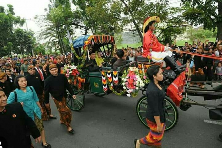 Tampak Masyarakat Antusias Mengikuti jalannya acara 