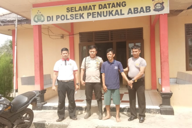 Tersangka diamankan Mapolsek Pali