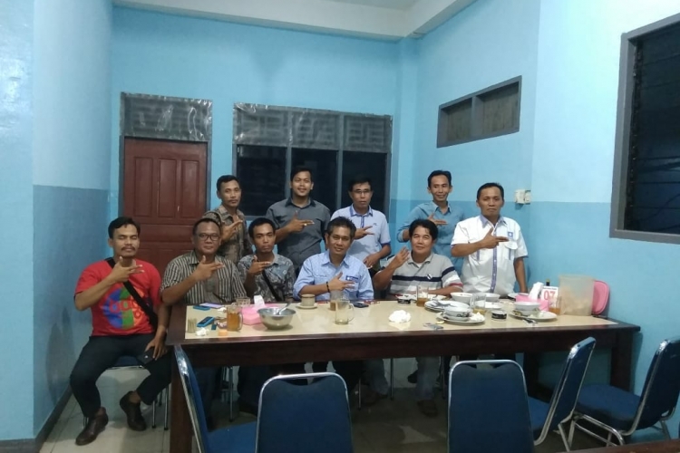 Foto Bersama Wakil Sekretaris DPW PAN Pali Bersama Kader