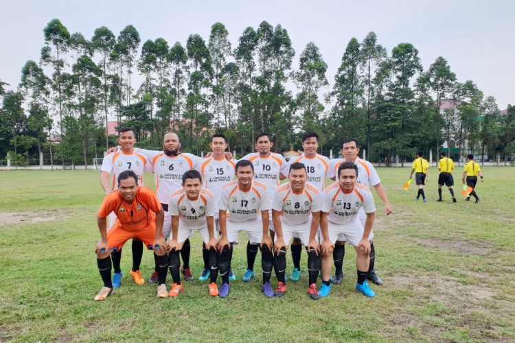 Salah Satu Tim Berfoto Bersama