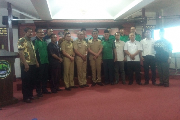 Foto : foto bersama Kesbangpol PALI, Narasumber, serta FKDM, FPK, TKDP