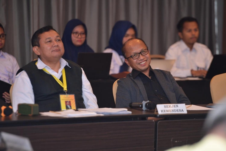 Sekretris Jenderal Kemendes PDTT, Anwar sanusi memberikan arahan dalam forum Temu Konsultasi Publik dengan Tema Penguatan Sistem Pengawasan Dana Desa Berbasis Kolaboratif.