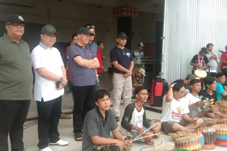 Gubernur Tinjau Latihan Penampilan 500 Dol