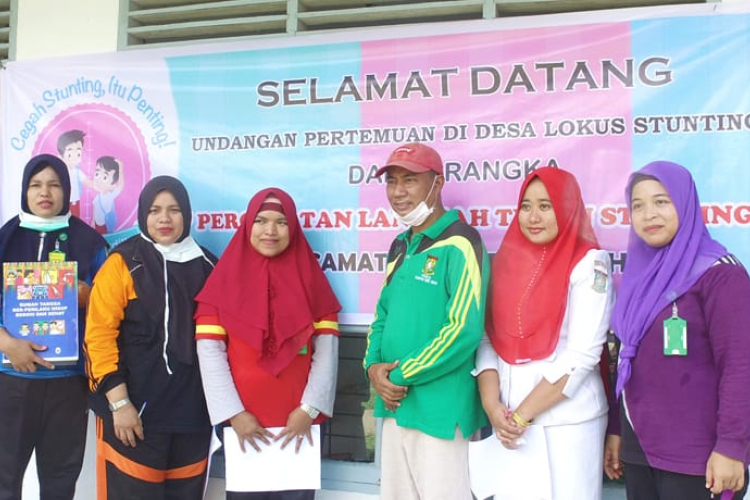 – Puskesmas Kampar Kiri Hulu 1 bekerjasama dengan Pemerintahan Desa Aur Kuning, Kec. Kampar Kiri Hulu, Kabupaten Kampar, Propinsi Riau, Menyelenggarakan kegiatan “Bulan Bakti Sosial”. Selasa seminggu yang lalu, ( 11/ 06/19).     Kemudian acara tersebut tampak dihadiri langsung oleh Kepala Puskesmas Kampar Kiri Hulu 1, Citra Dewi, S.K.M, beserta anggota, Kepala Desa Aur Kuning, Adamri, Himpunan Mahasiswa Aur Kuning ( HIPMA), sebagai masyarakat tempatan yang ikut membantu melakukan pemeriksaan 