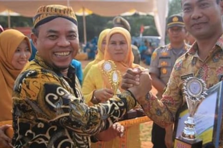 Bupati Berikan Penghargaan Pada Kecamatan Pangkatan