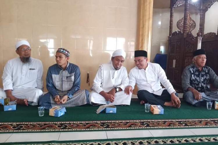 Bupati shalat jum 'at di aek siranda