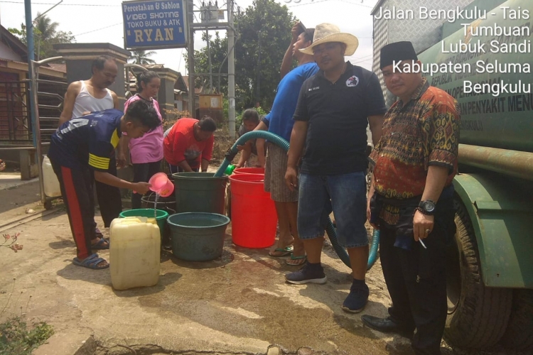 BPBD Salurkan Bantuan Air Bersih ke Desa Tumbuan