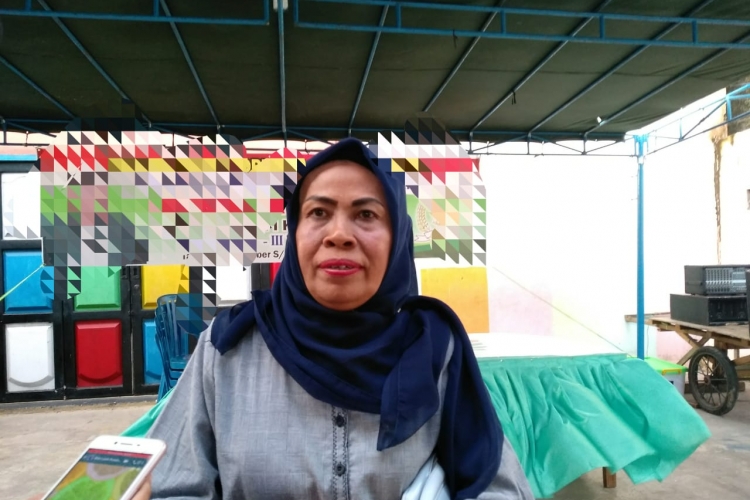 Lurah Pondok Besi Elli Mialiana 