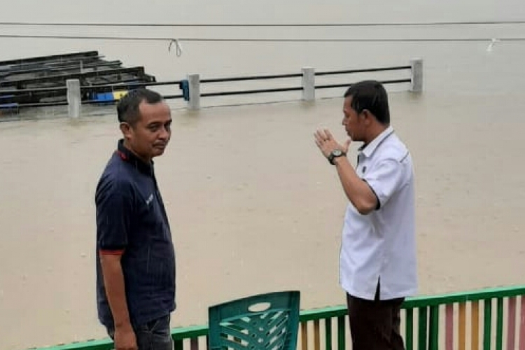 Kades Merangin Tinjau Sungai Kampar